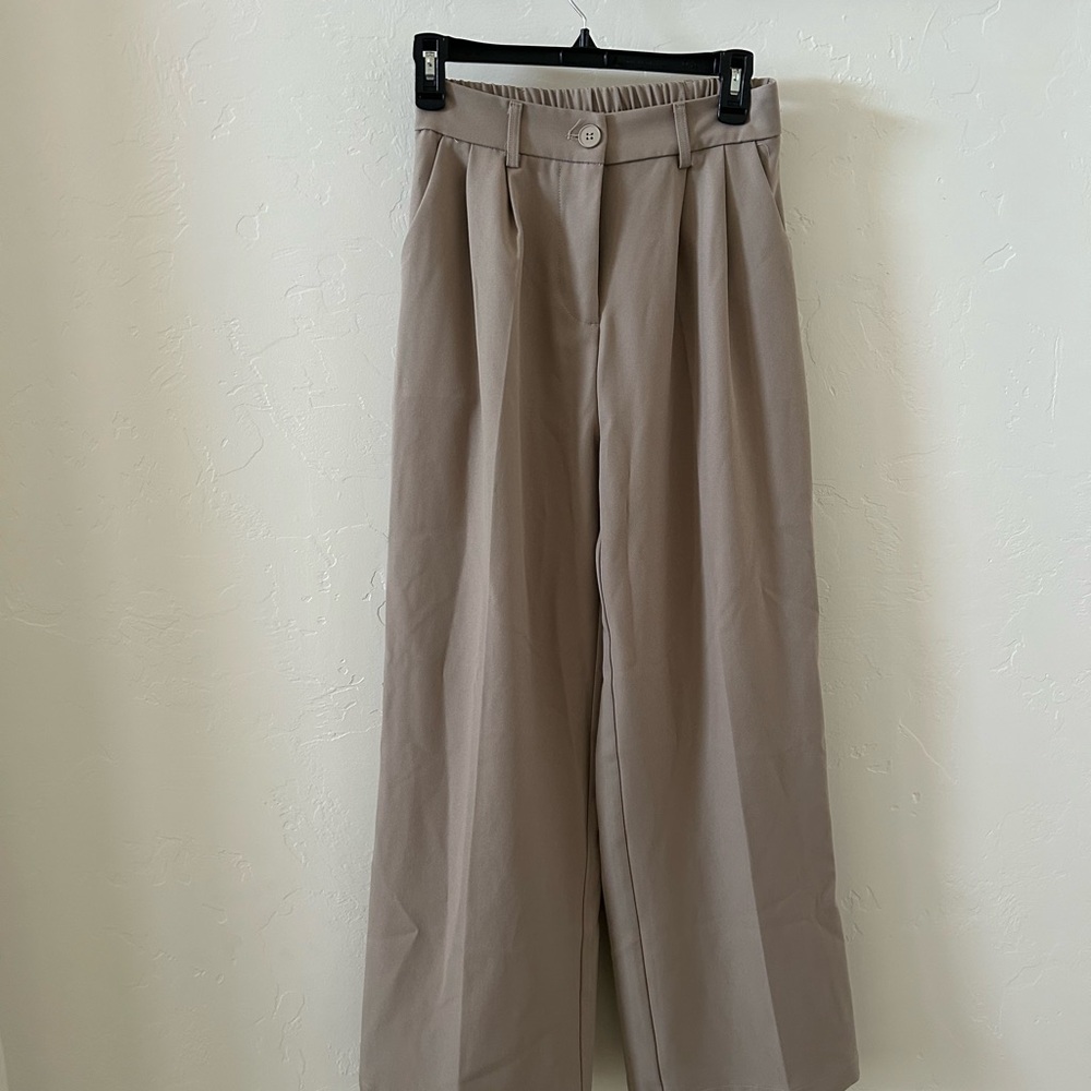 Women’s Tan Pleated Pants